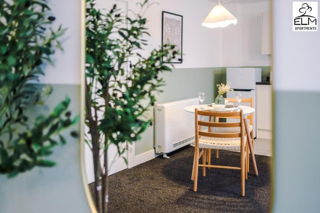 Cozy 1 Bedroom Apartment, Prime Location , Free Parking 曼彻斯特 外观 照片