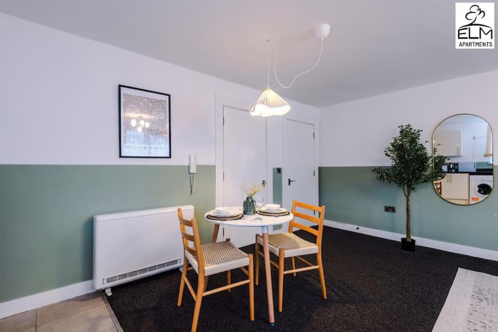 Cozy 1 Bedroom Apartment, Prime Location , Free Parking 曼彻斯特 外观 照片