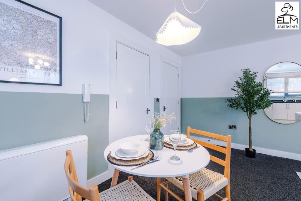 Cozy 1 Bedroom Apartment, Prime Location , Free Parking 曼彻斯特 外观 照片